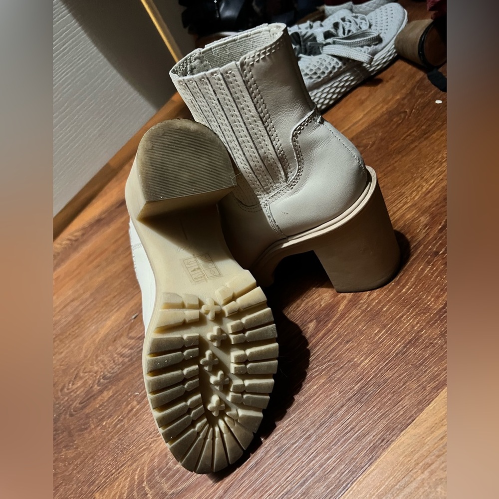 Dolce Vita Caster H2o Booties W5.5 - image 2